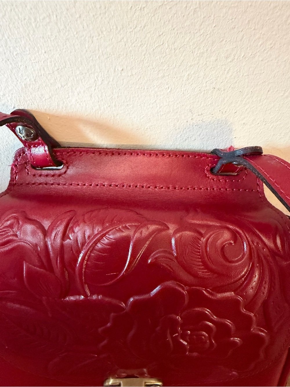 Patricia Nash Ruby Red Rose Embossed Leather Saddle Crossbody Bag Floral - Picture 5 of 16